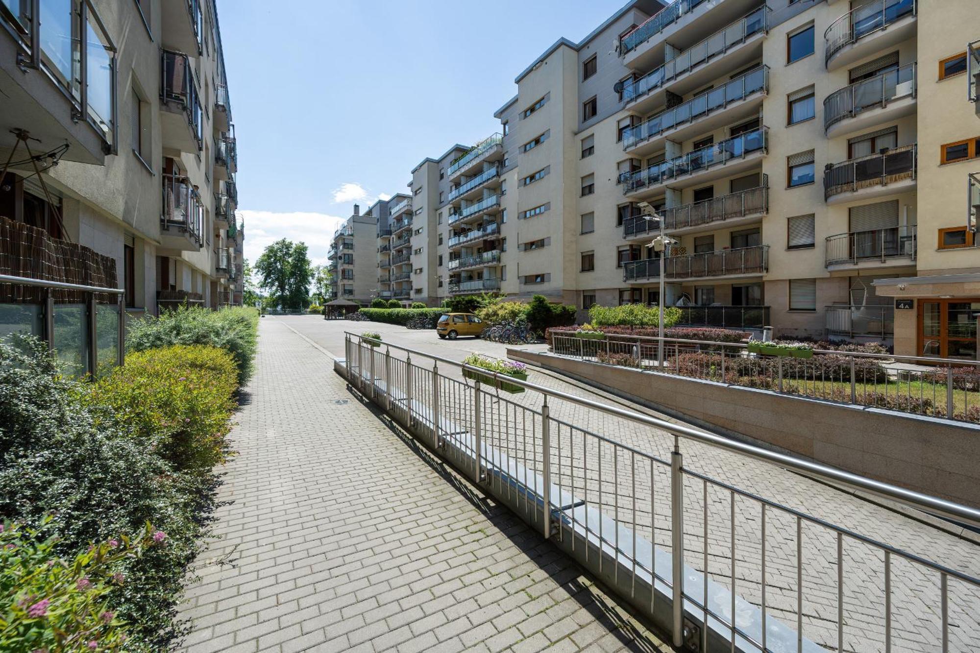 Apartment Przytulny Z Parkingiem Partynice We Wroclawiu By Renters Wroclaw