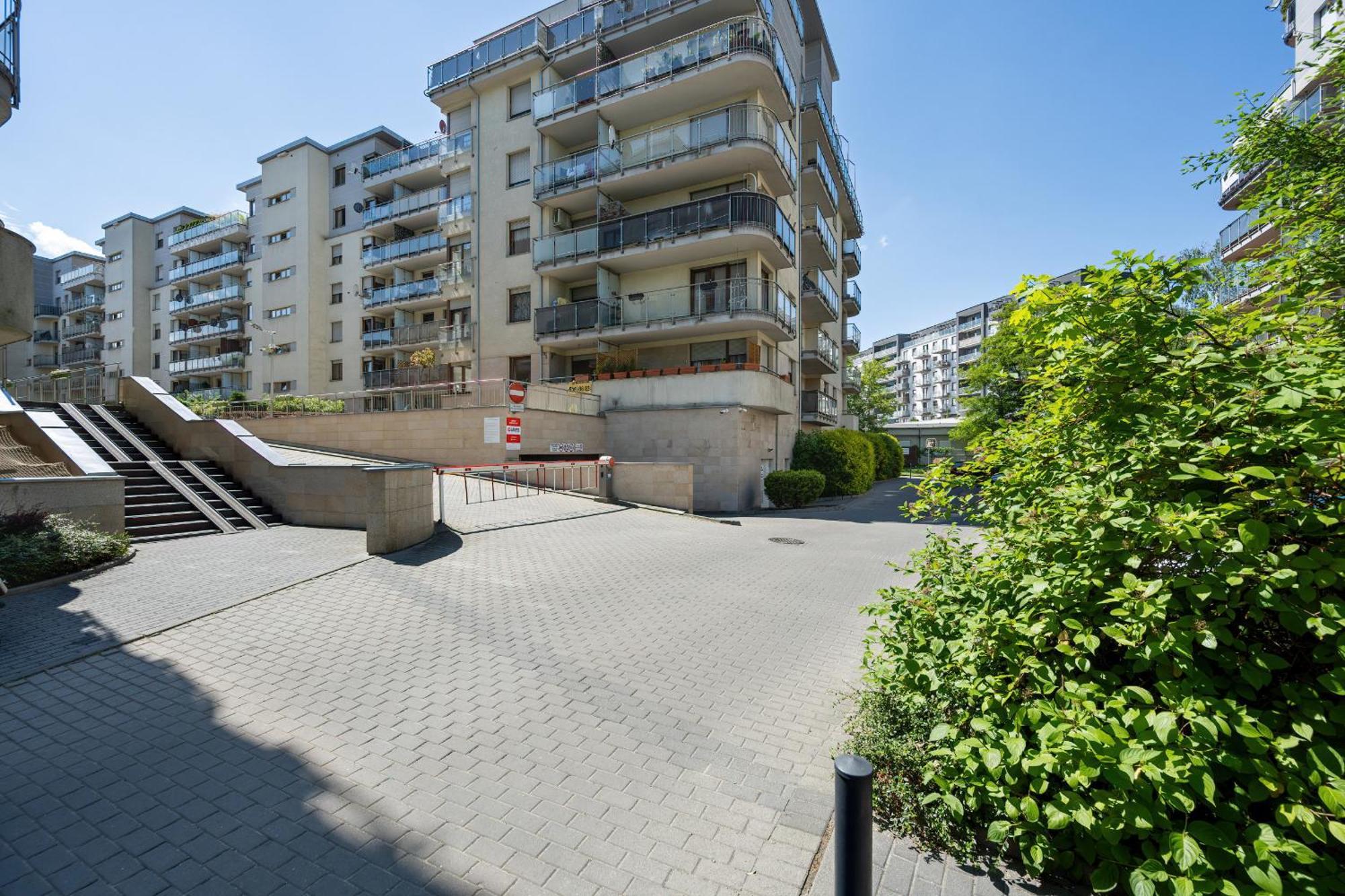 Przytulny Z Parkingiem Partynice We Wroclawiu By Renters Apartment Wroclaw